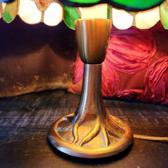❤️SOLD❤️ Tiffany Style Stained Glass Flower Accent Lamp - Picture 2 of 5